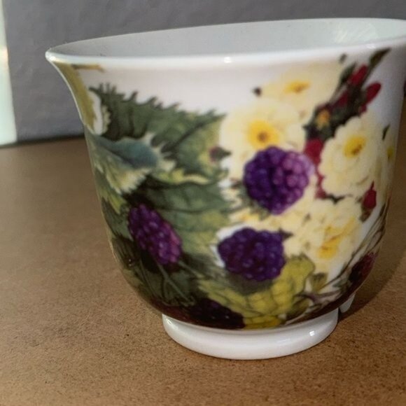 Vintage Bone China Teacup With Floral & Berry Design - Picture 2 of 6